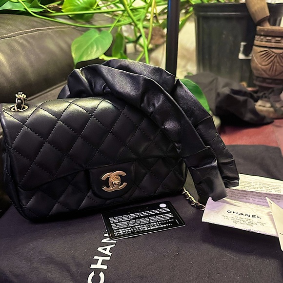 Chanel black lambskin romance mini with brushed gold hardware - Picture 3 of 16